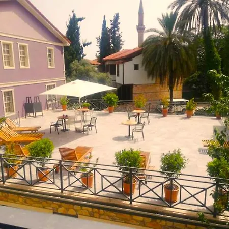 Exceptional Flat Near Hadrian's Gate