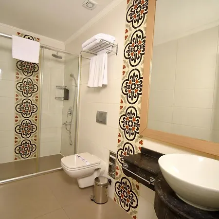 Exceptional Flat Near Hadrian's Gate *