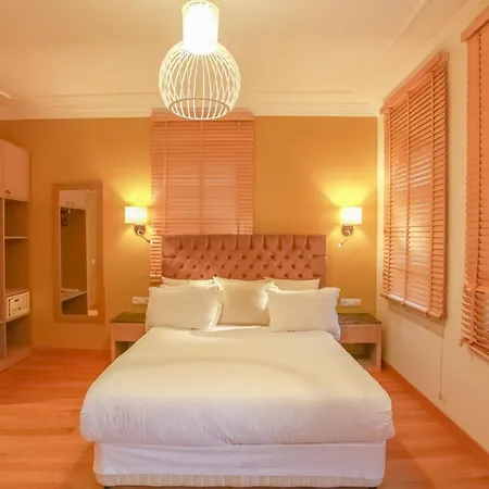 Exceptional Flat Near Hadrian's Gate Antalya